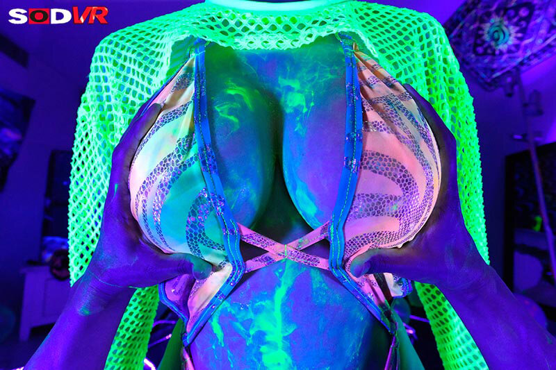 【VR】【8K】BLACK LIGHT LOTION SEX 【ブラックライトローションセックス】 サンプル画像 5