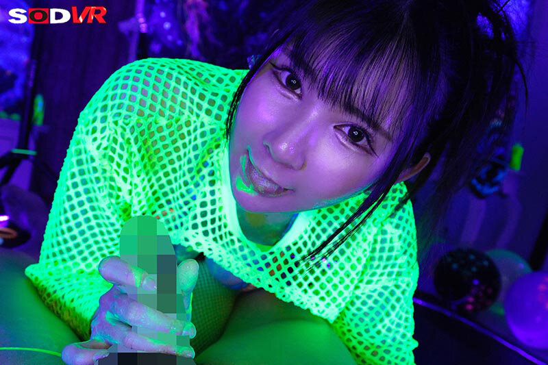 【VR】【8K】BLACK LIGHT LOTION SEX 【ブラックライトローションセックス】 サンプル画像 6