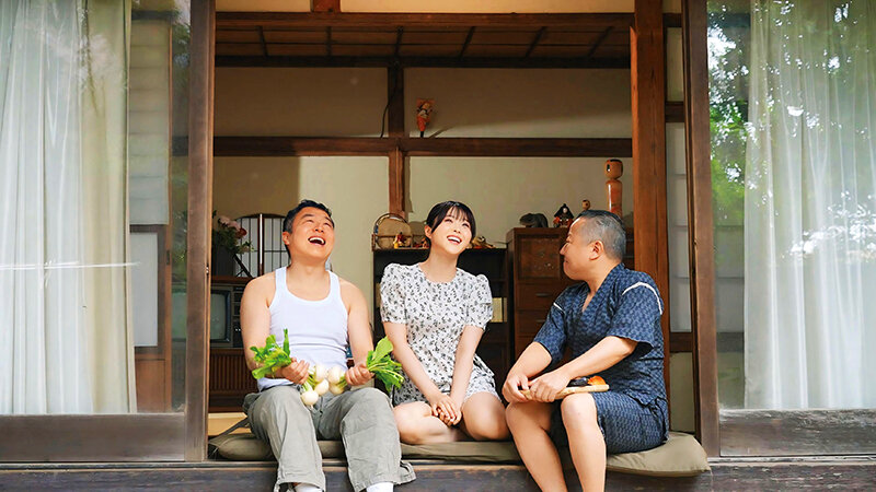 集落で若い娘は私だけ 村民を勃起させたら「ヌイてあげないといけない」という掟があります。そんで私は移住先のおじさん達の性処理をするハメになりました。 青坂あおい サンプル画像 2