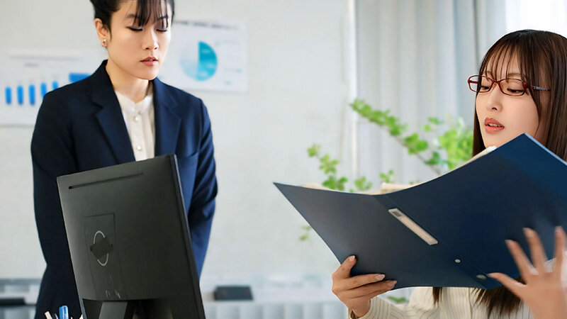 パワハラ女上司の裏の顔～部下に強くあたり散らし、人格否定までする裏で社長の前では従順な玩具だった～ 葉月まゆ サンプル画像 2