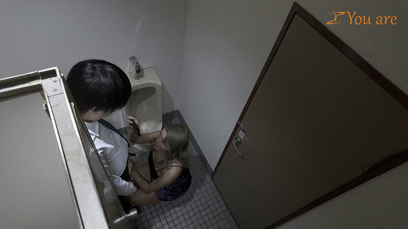 トイレまで来る肉食系痴女バチ黒ギャルM男のデカ〇ンに「ヤバい」連発でヤバイキマジ中出し！ 黒咲華 サンプル画像 2