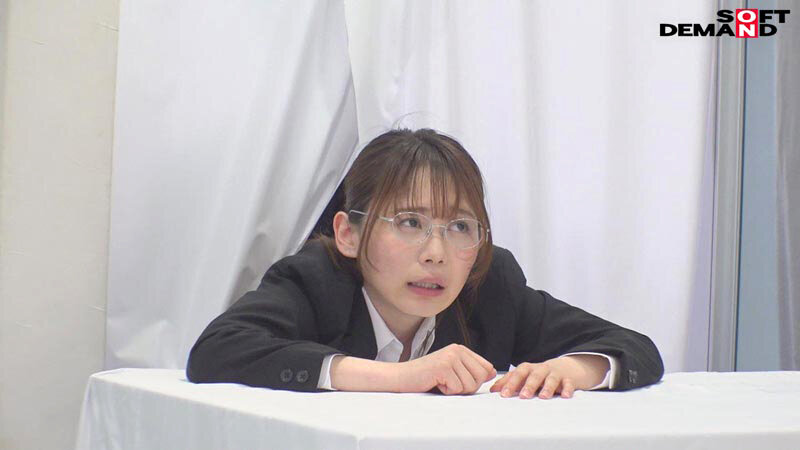 SOD女子社員人事部2年目与田ひかげが悶絶ガマン業務に挑戦！未来の後輩が見守る中で責められ会社説明会！ サンプル画像 5
