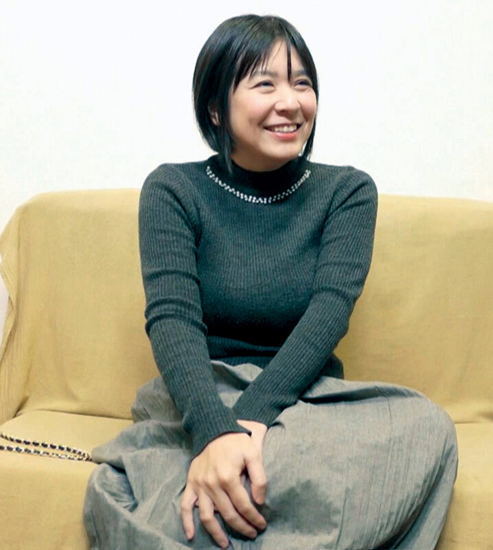 ［求人募集・素人面接］ 弊社の事務員を募集したらGカップ柔らかフワポニョ爆乳の可愛い熟妻が来まして、明るくピュアでエロそうだから口説いてAV出演させてみました。 八咲唯 サンプル画像 1
