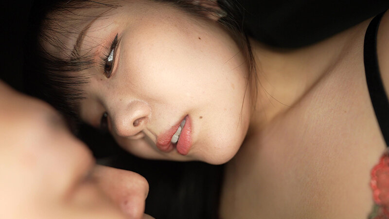 【個人撮影】音羽美鈴の密着!ゼロ距離口臭嗅がせ&鼻舐め サンプル画像 2