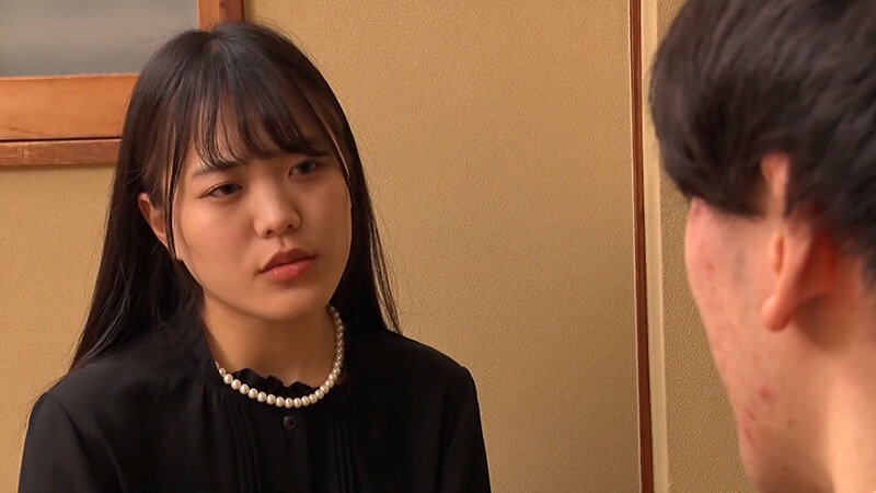 夫の三周忌に訪れたちょっと嫌いな義弟に組み敷かれ遺影の前で、はしたなくイキまくる美しき未亡人の悲しき性！ サンプル画像 1