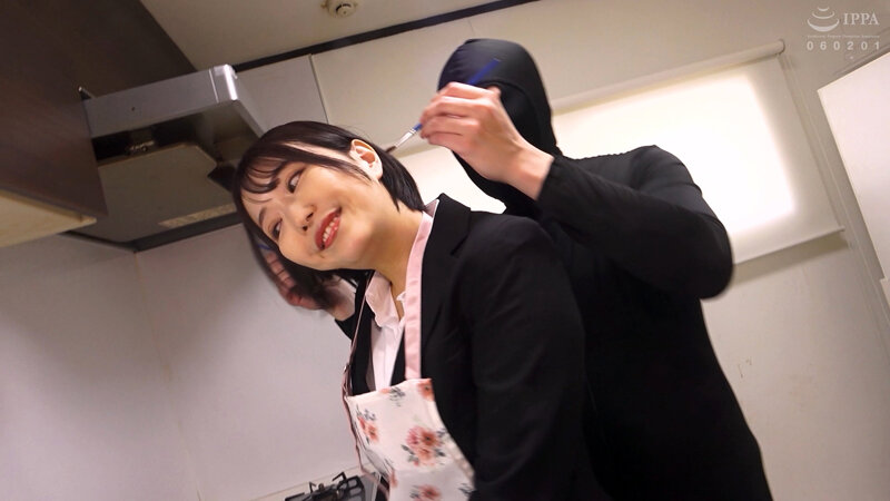 くすぐり不動産 那賀崎ゆきね 第二章～キッチン編～ 新生活のイメージ？エプロン姿から裸エプロンへ、そしてオイルまみれに。 サンプル画像 3