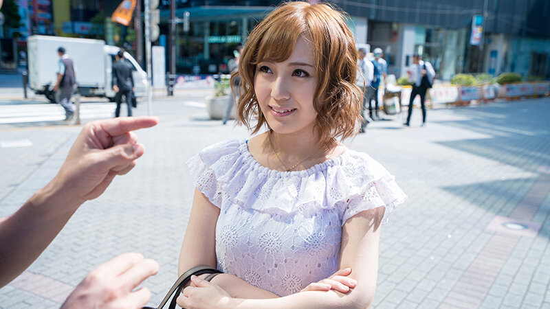 素人ナンパドキュメント 服の上からでもわかる膨らみ&可愛さMAX! 美巨乳娘 12人4時間10 サンプル画像 3