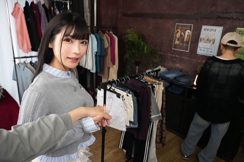 【VR】試着中にノーパン生挿入服屋でカノジョと羞恥プレイに目覚めてしまい店内デートした日。 胡桃さくら サンプル画像 3