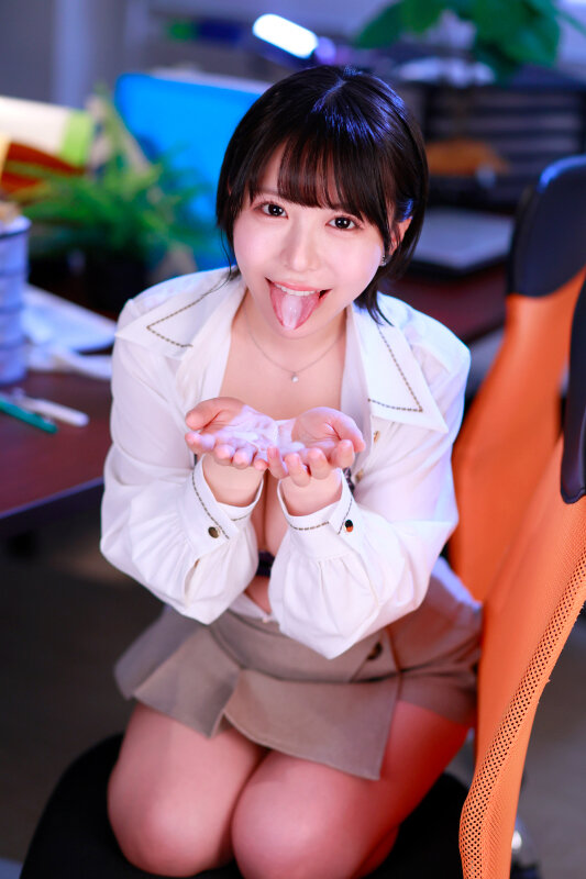 【VR】【8K】残業分、射精サポート！先輩が濃厚じゅぽフェラと見つめ手コキと社内に響く程激しく腰を打ち付けるスパイダー騎乗位とお返しピストンで中出し連発セックス 柏木こなつ サンプル画像 2
