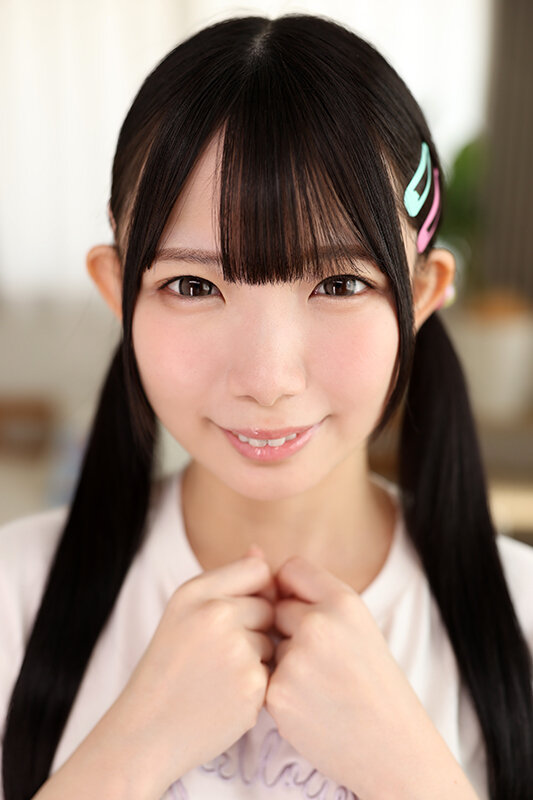 【VR】これぞ8K！顔面特化アングルVR ～姪っ子・日菜乃のノーパン追いかけっこ～ 南日菜乃 サンプル画像 5